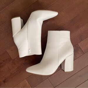 Sugar | White faux leather 4" block heel pointed toe ankle gogo boots | Size 9